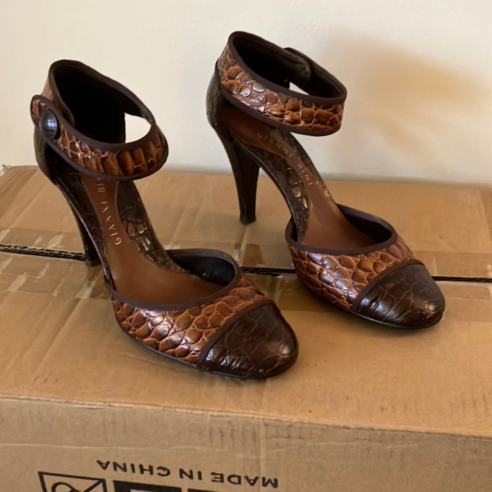 Women Shoes, Brand Gianni Bini Color Brown Size 71/2 M made in Italy